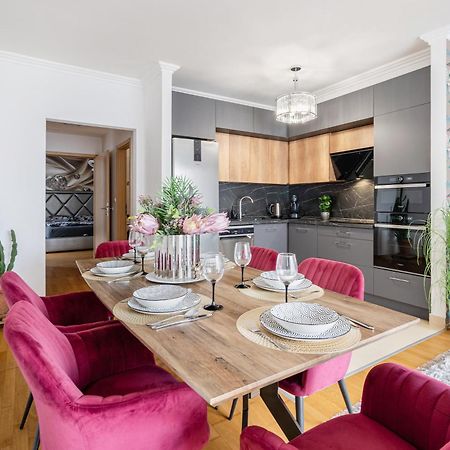 Penthouse Three Bedrooms, Three Balconies Apartment With Free Parking In Kiraly Street Budapest Bagian luar foto