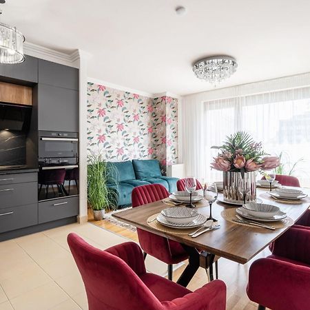 Penthouse Three Bedrooms, Three Balconies Apartment With Free Parking In Kiraly Street Budapest Bagian luar foto