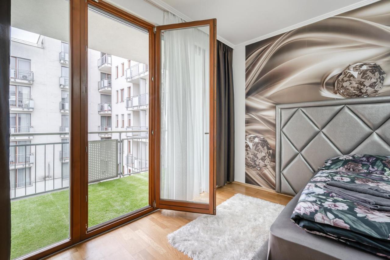 Penthouse Three Bedrooms, Three Balconies Apartment With Free Parking In Kiraly Street Budapest Bagian luar foto