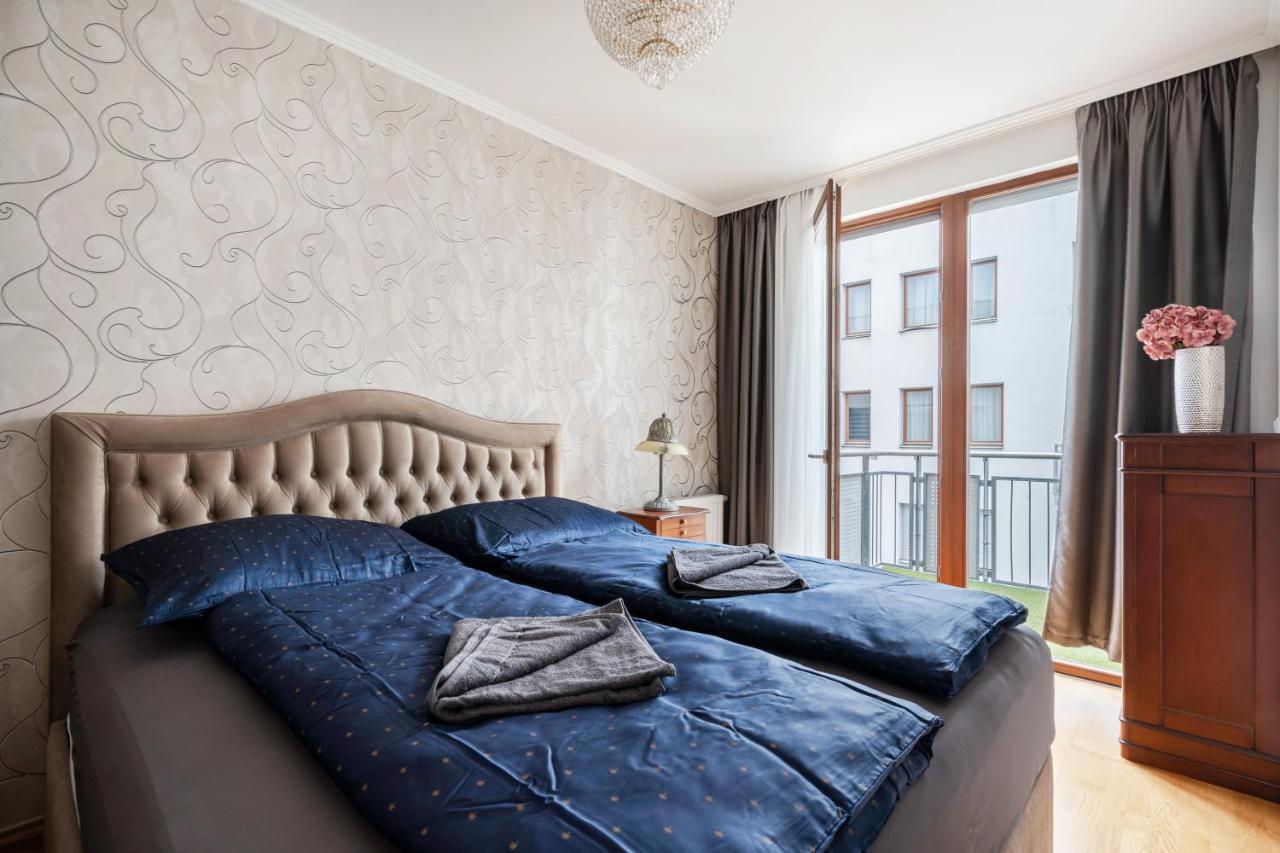 Penthouse Three Bedrooms, Three Balconies Apartment With Free Parking In Kiraly Street Budapest Bagian luar foto