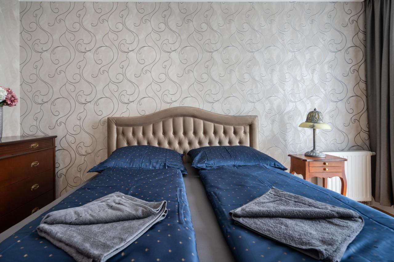Penthouse Three Bedrooms, Three Balconies Apartment With Free Parking In Kiraly Street Budapest Bagian luar foto