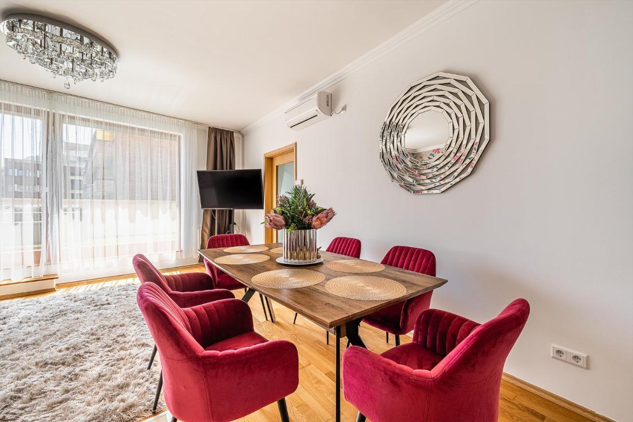 Penthouse Three Bedrooms, Three Balconies Apartment With Free Parking In Kiraly Street Budapest Bagian luar foto