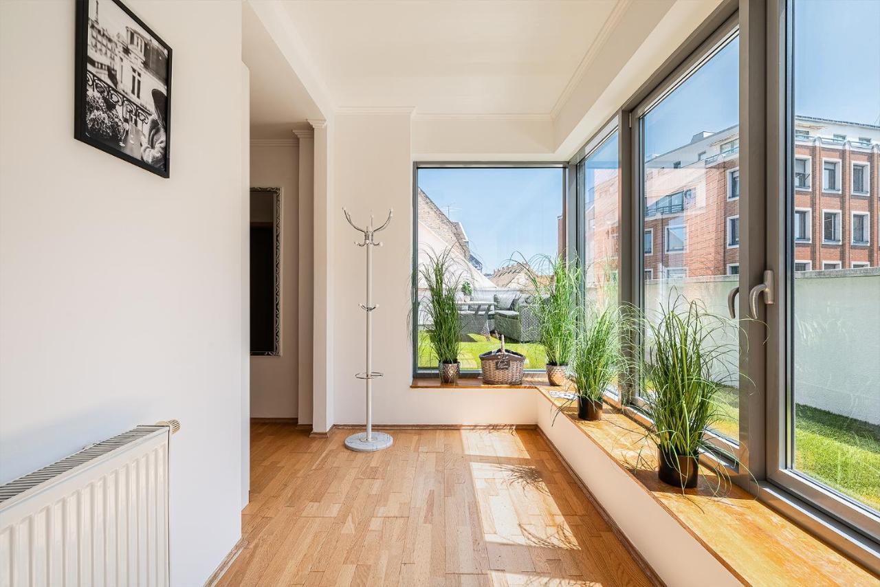 Penthouse Three Bedrooms, Three Balconies Apartment With Free Parking In Kiraly Street Budapest Bagian luar foto
