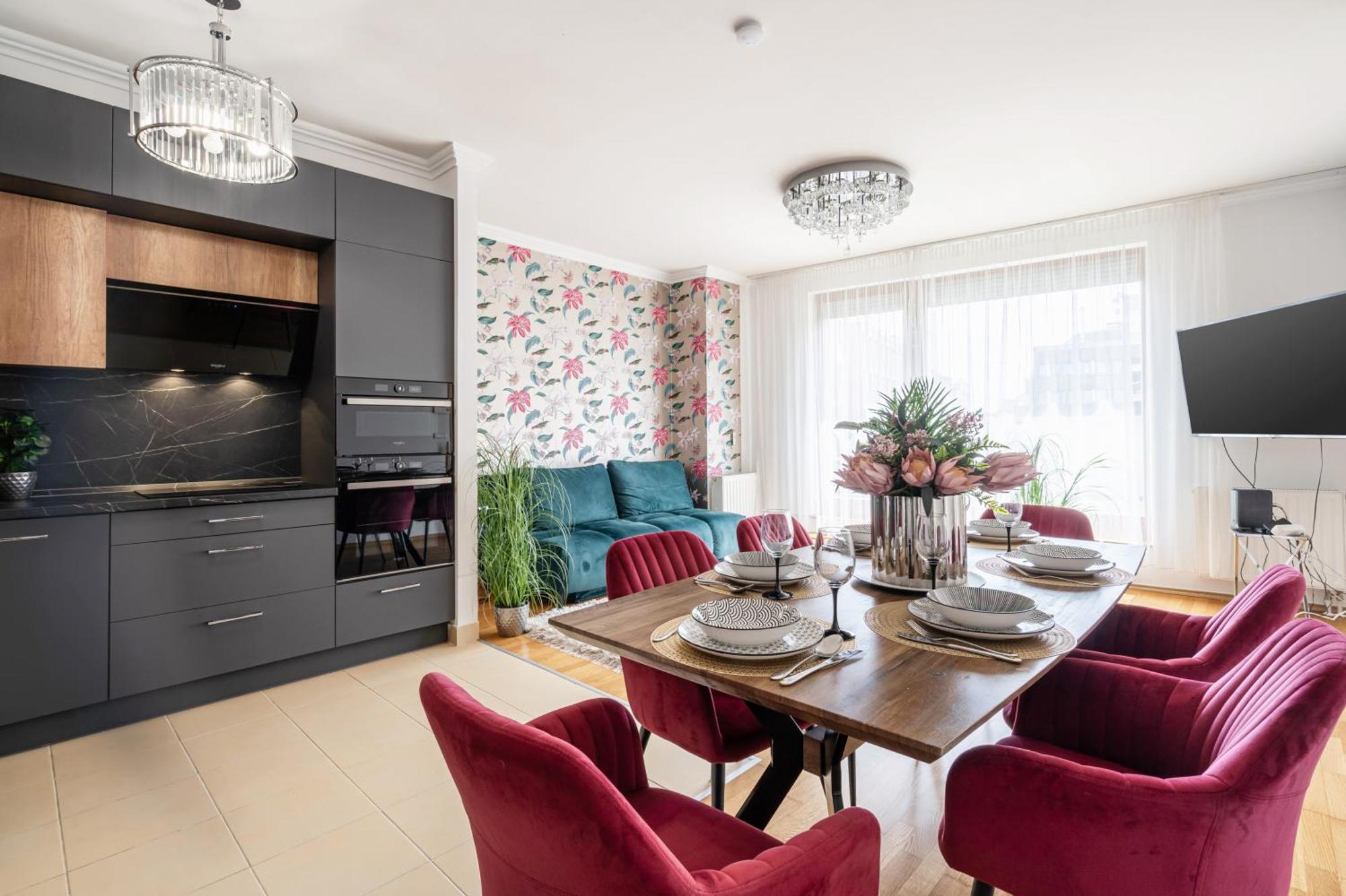 Penthouse Three Bedrooms, Three Balconies Apartment With Free Parking In Kiraly Street Budapest Bagian luar foto